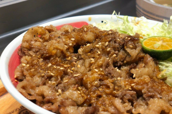 特府神牛燒肉飯加盟