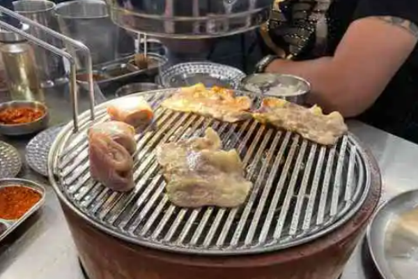 豬五發泥爐烤肉加盟