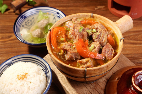 廣仔牛雜煲仔飯加盟