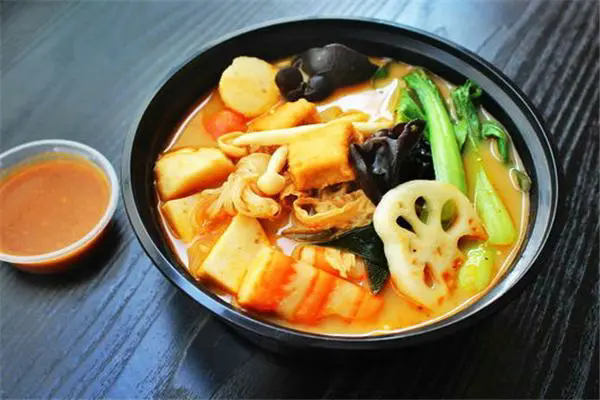 饞丫頭麻辣燙加盟