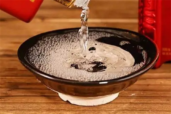 呂合白酒加盟