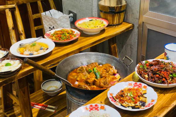 恰小湘爐邊菜加盟