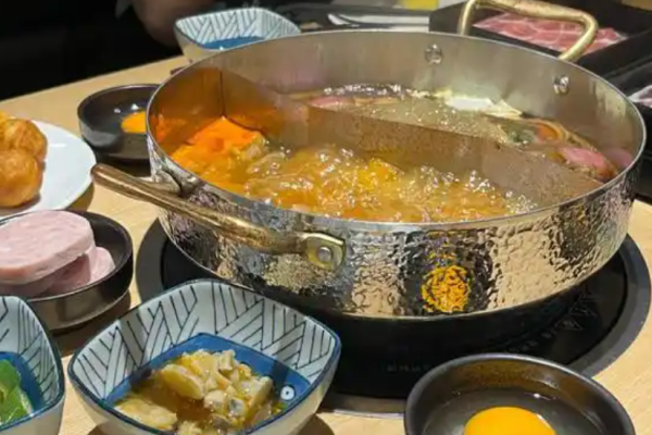 輕帆薈和牛火鍋加盟