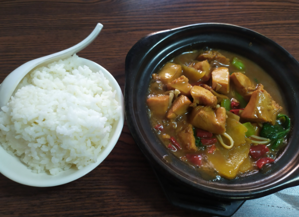 上海開一間黃燜雞米飯要多大投資？投資成本解析