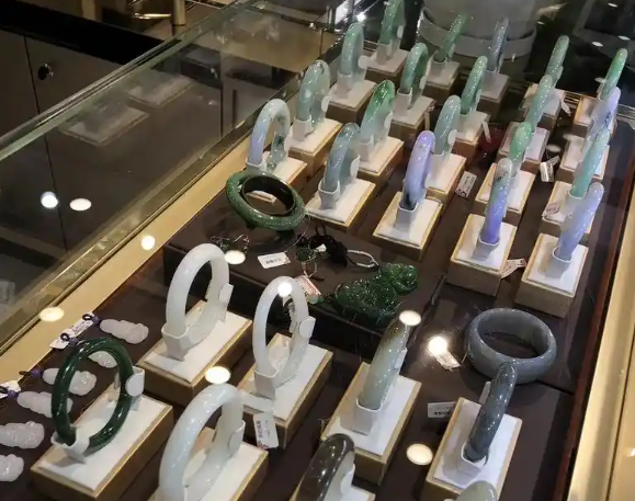 上海開一家翡翠店投資多少？基礎投資成本構成