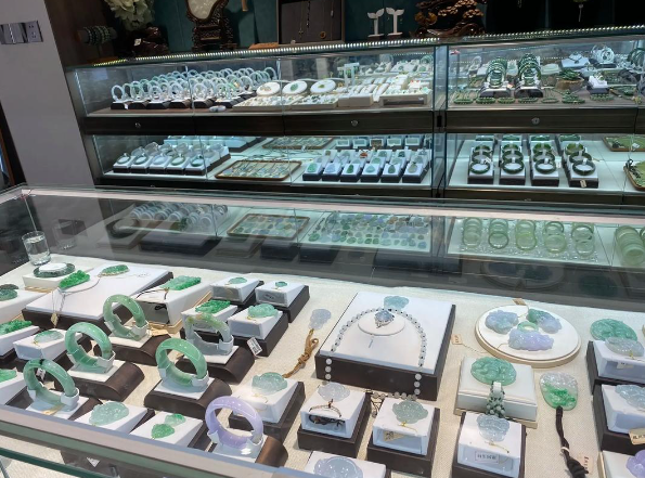 上海開個(gè)翡翠店要投資多少店鋪？上海開翡翠店的投資全解析