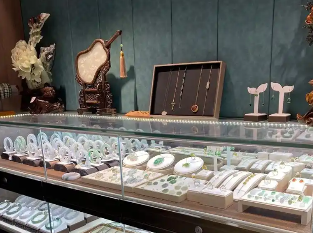 上海開個(gè)翡翠店要投資多少店鋪？上海開翡翠店的投資全解析