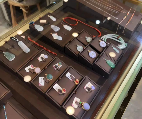 上海開一家翡翠店投資多少？基礎投資成本構成