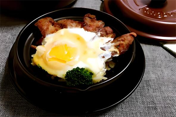 華媽紫砂煲仔飯加盟